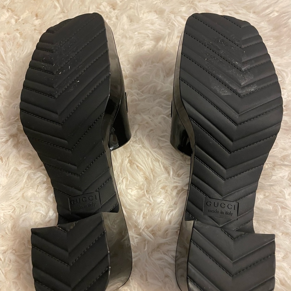 Gucci Rubber Logo Platform Slide Sandal - Picture 4 of 5